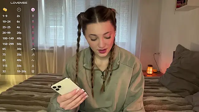 1Kellynaive online show from 03.26.26