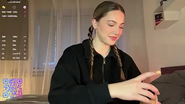 1Kellynaive online show from 04.05.26