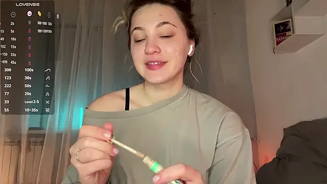 1Kellynaive online show from 04.15.26