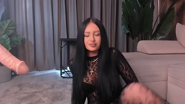 Snapshot of EmeraldKat chatting on 04.07.26 EmeraldKat online show from 04.07.26