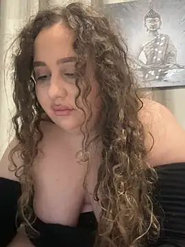 CurlyMaddie online show from 04.06.26
