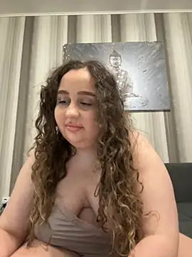 CurlyMaddie online show from 04.08.26