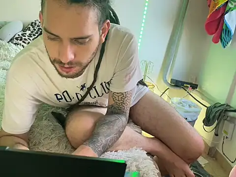 Snapshot of DreadObsessionxX chatting on 06.17.26 DreadObsessionxX online show from 06.17.26