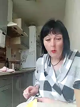 Snapshot of HelgaDennis chatting on 04.01.26 HelgaDennis online show from 04.01.26