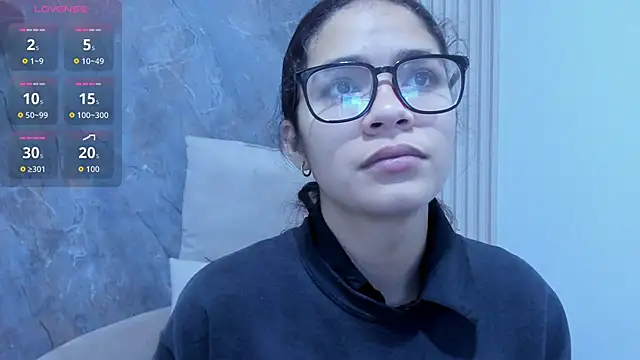 Snapshot of alina_sauvage chatting on 05.14.26 alina sauvage online show from 05.14.26