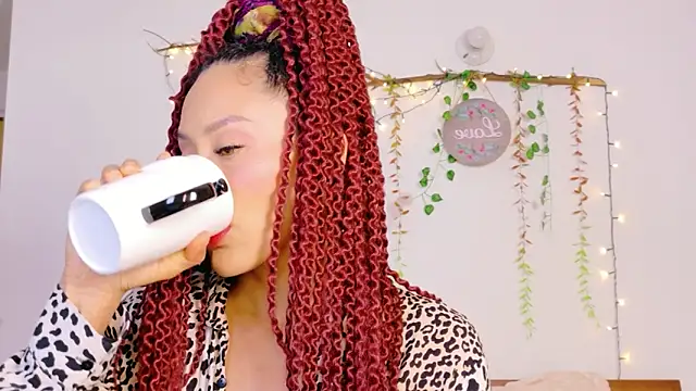 Ajua  Uva online show from 04.03.26