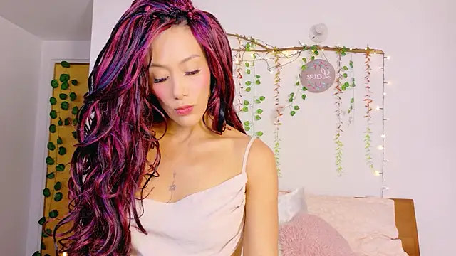 Ajua  Uva online show from 04.10.26