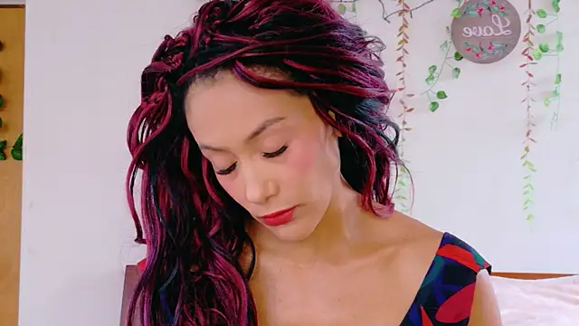 Ajua  Uva online show from 04.13.26