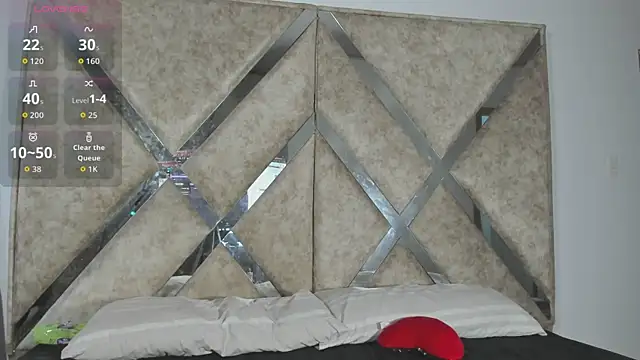 Snapshot of Pleasure_Aurora chatting on 04.11.26 Pleasure Aurora online show from 04.11.26