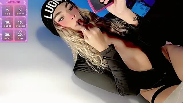 khloe Gils online show from 04.13.26