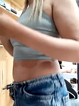 Snapshot of alanna6950 chatting on 04.10.26 alanna6950 online show from 04.10.26