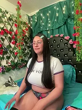 Snapshot of CristalZafiro chatting on 03.30.26 CristalZafiro online show from 03.30.26