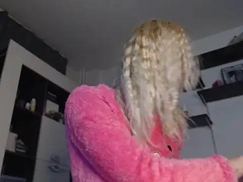 MessyQueen online show from 03.20.26