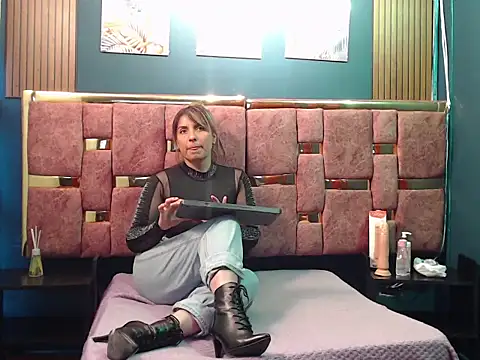 HELLEN MARK online show from 04.02.26