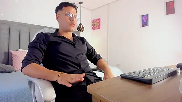 Liam ruse online show from 03.21.26