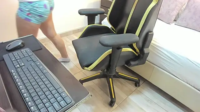 kira relish online show from 04.11.26