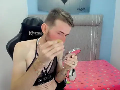 Snapshot of Dani_high chatting on 04.10.26 Dani high online show from 04.10.26