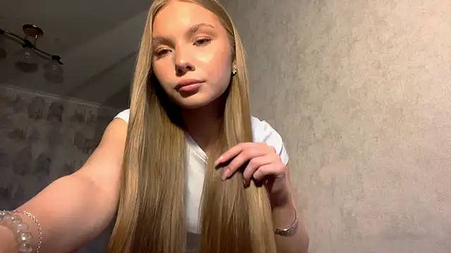 CarolineNine online show from 04.02.26