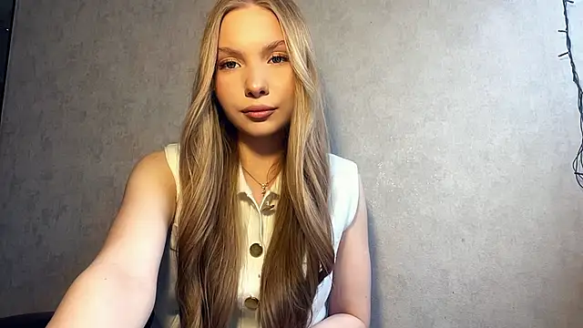 CarolineNine online show from 04.09.26