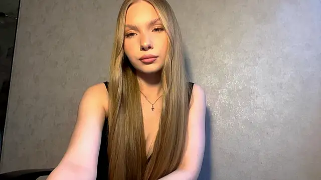 CarolineNine online show from 04.10.26