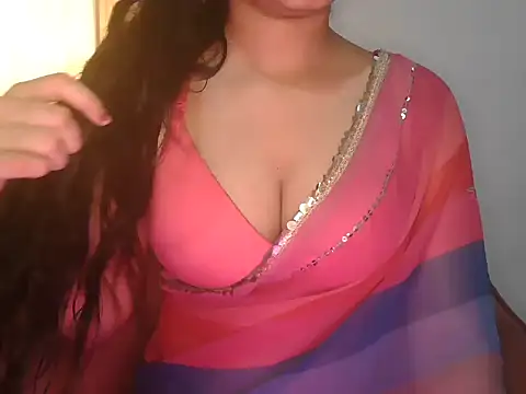 Snapshot of urvashi_rai chatting on 07.11.26 urvashi rai online show from 07.11.26