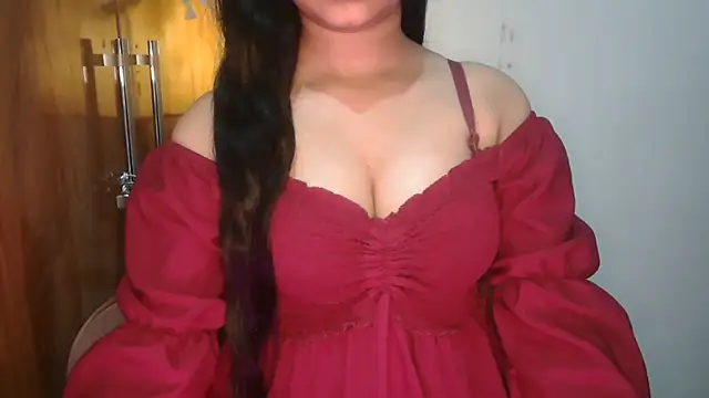 Snapshot of urvashi_rai chatting on 07.28.26 urvashi rai online show from 07.28.26
