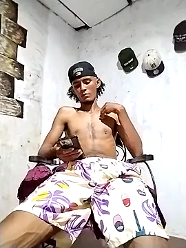 spittermasterpig1 online show from 04.17.26