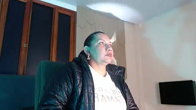 mia coral1 online show from 04.07.26