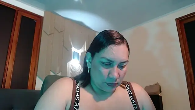 mia coral1 online show from 04.16.26