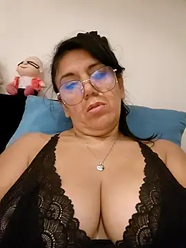 Snapshot of Mielx chatting on 03.28.26 Mielx online show from 03.28.26