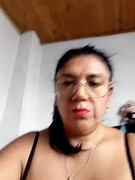 Snapshot of Mielx chatting on 03.30.26 Mielx online show from 03.30.26