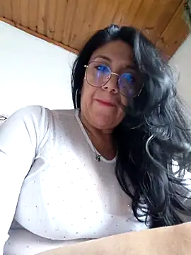 Snapshot of Mielx chatting on 04.04.26 Mielx online show from 04.04.26