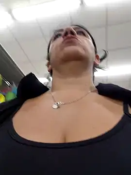 Snapshot of Mielx chatting on 04.14.26 Mielx online show from 04.14.26