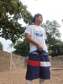 HOTRAINYGOLDEN online show from 03.31.26