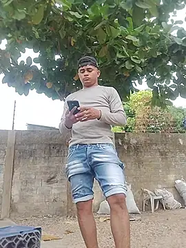 HOTRAINYGOLDEN online show from 04.06.26