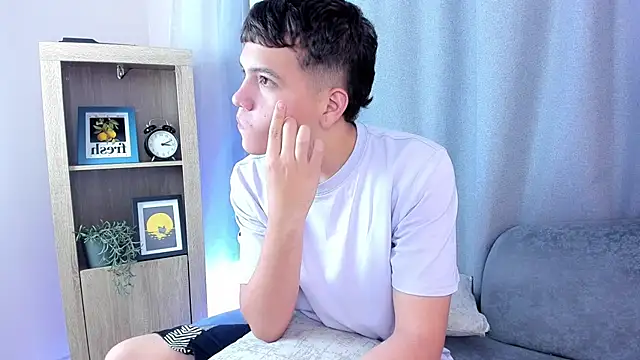 dennis hills online show from 04.04.26