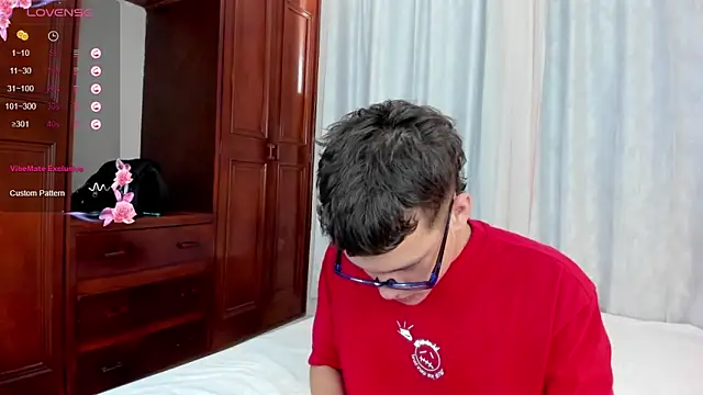 dennis hills online show from 04.10.26