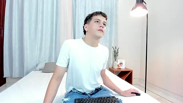 dennis hills online show from 04.11.26