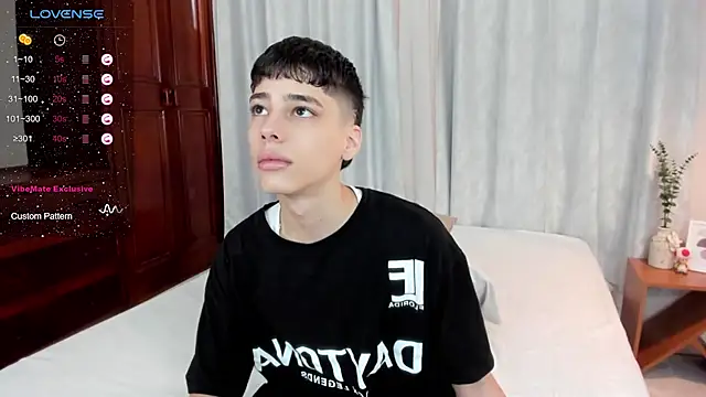 dennis hills online show from 04.17.26