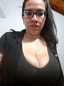 Gia-and-Lara online show from 03.24.26