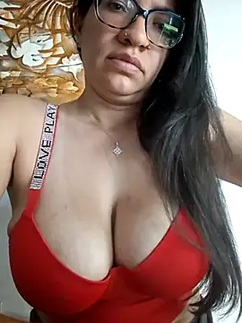 Gia-and-Lara online show from 03.29.26