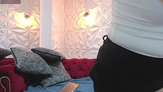 sara blue13 online show from 04.14.26