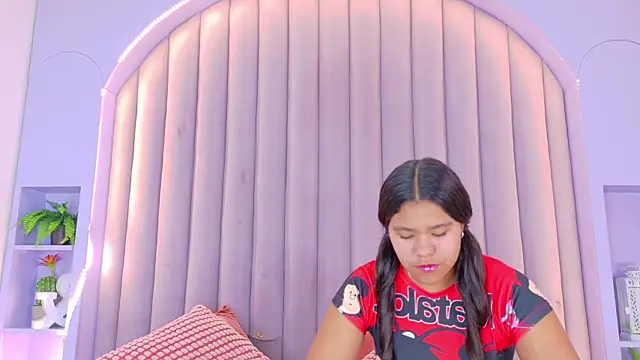 AhslyEvans   online show from 03.25.26