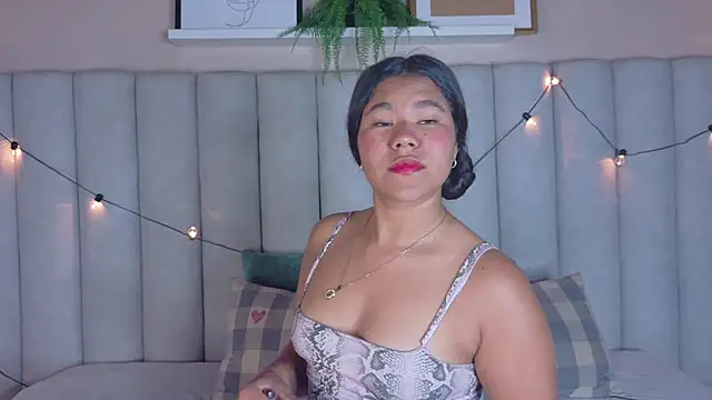 AhslyEvans   online show from 04.03.26