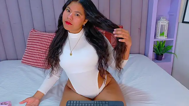 AhslyEvans   online show from 04.04.26