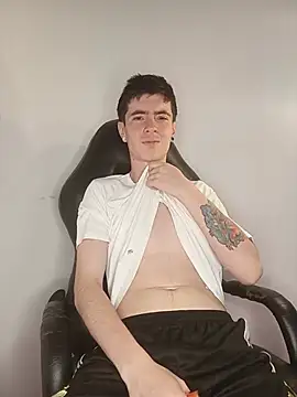 Snapshot of lio____ chatting on 07.19.26 lio online show from 07.19.26