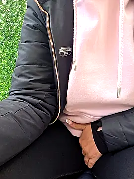 SellenaGomez online show from 04.14.26