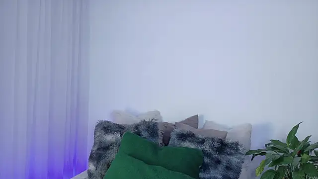 KylieVennet online show from 04.14.26