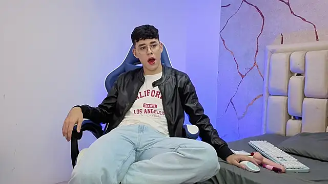 Tom Parker  online show from 04.10.26