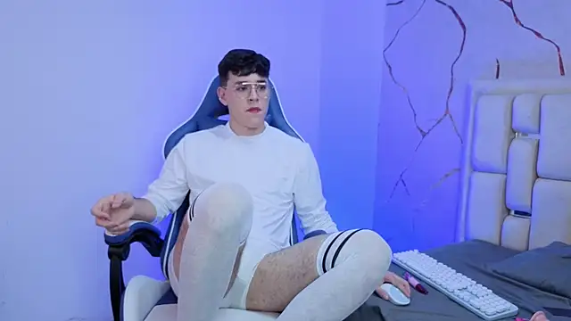 Tom Parker  online show from 04.13.26